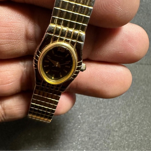 Helbros Ladies Quartz Watch Gold Tone Black Dial Stretch Band Working 26341 - Picture 9 of 11